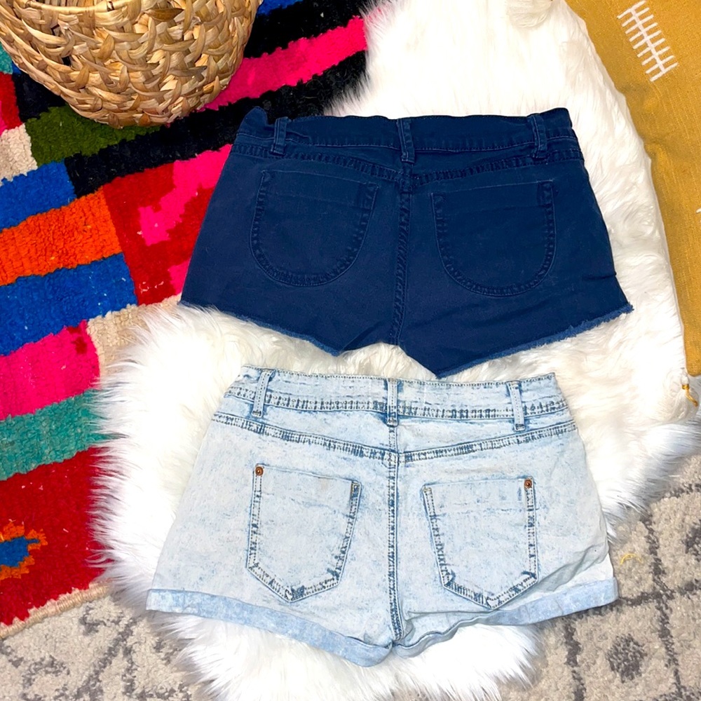 2️⃣ Pairs of Women’s Shorts for price of 1️⃣!! 🩳✨